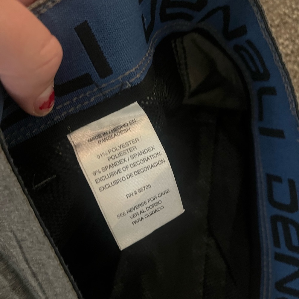 Men’s size 38 Denali shorts. Worn a few times, in great condition. Grey - Picture 6 of 8